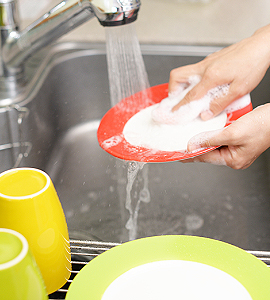 炊事や掃除のとき、常に保護用の手袋をつけましょう